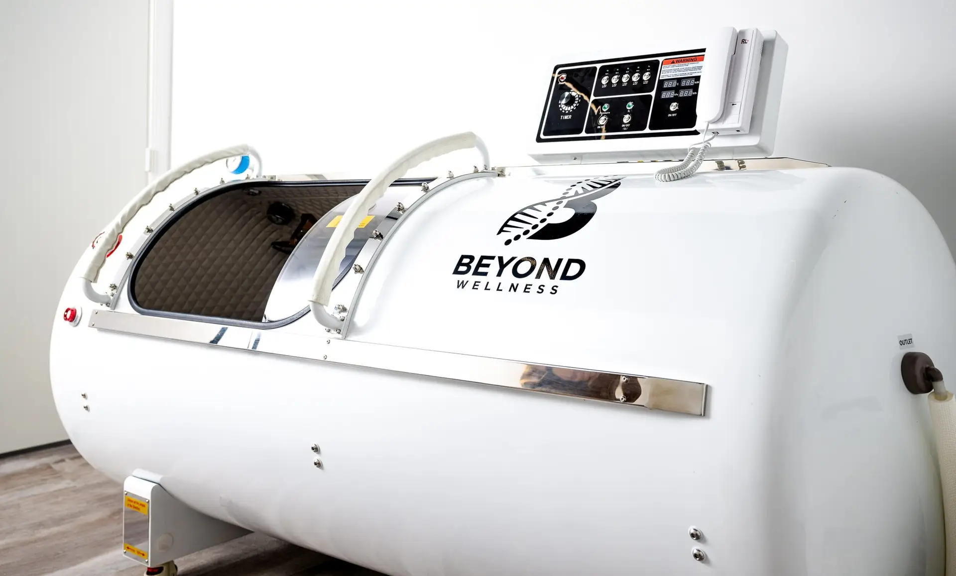 Beyond-Wellness-HYPERBARIC-chamber--min